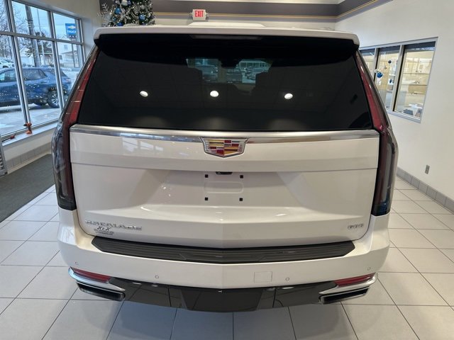 Used 2024 Cadillac Escalade Premium Luxury Platinum image 5