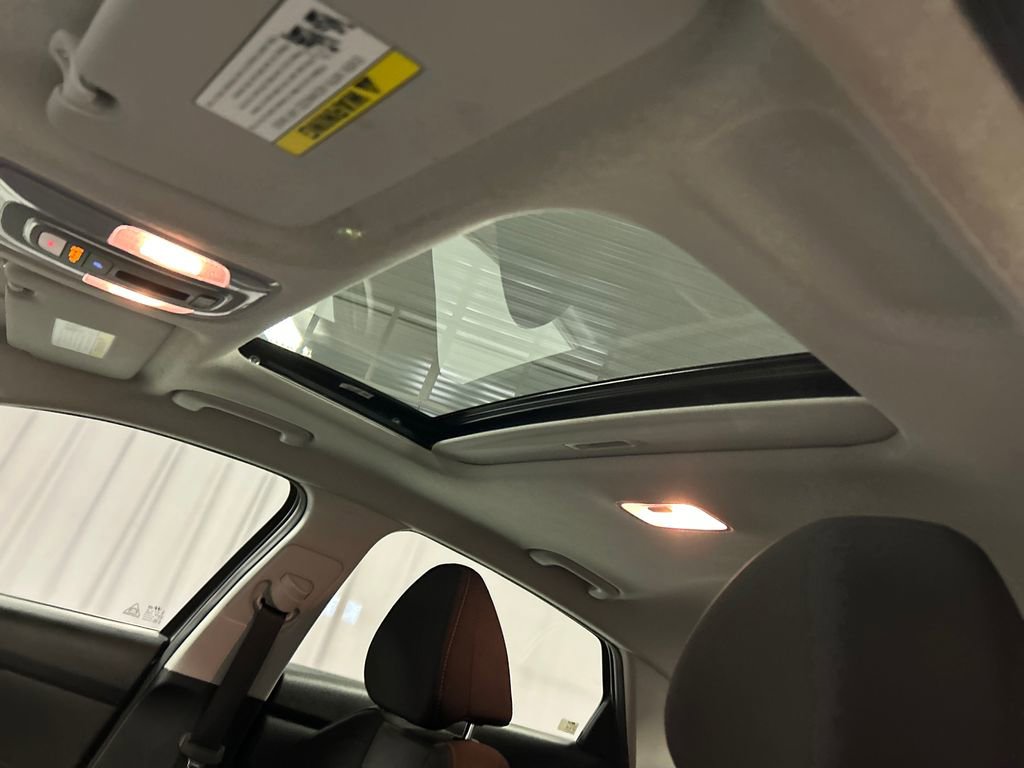 Used 2025 Hyundai Elantra SEL image 21