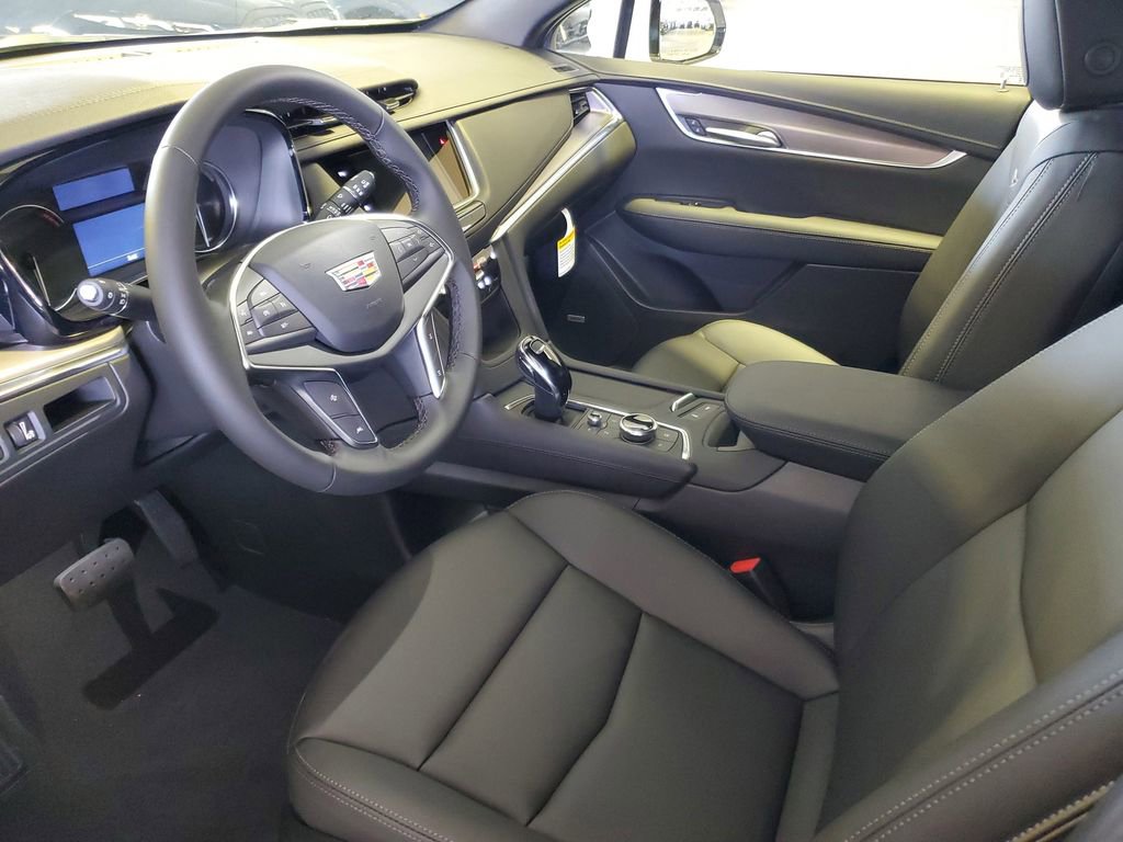 New 2025 Cadillac XT5 Luxury image 15