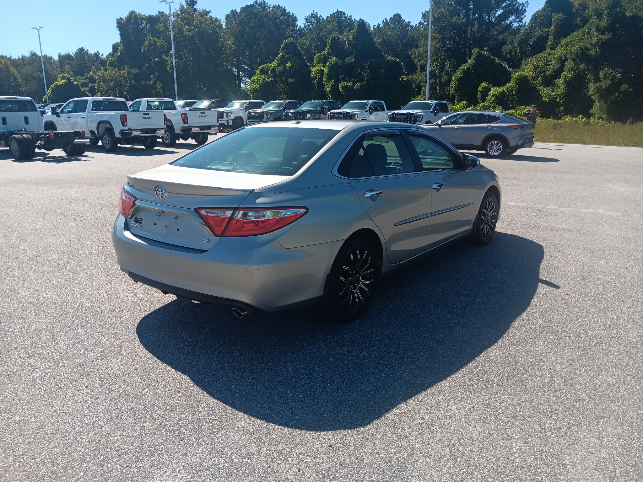 Used 2015 Toyota Camry SE FWD image 7