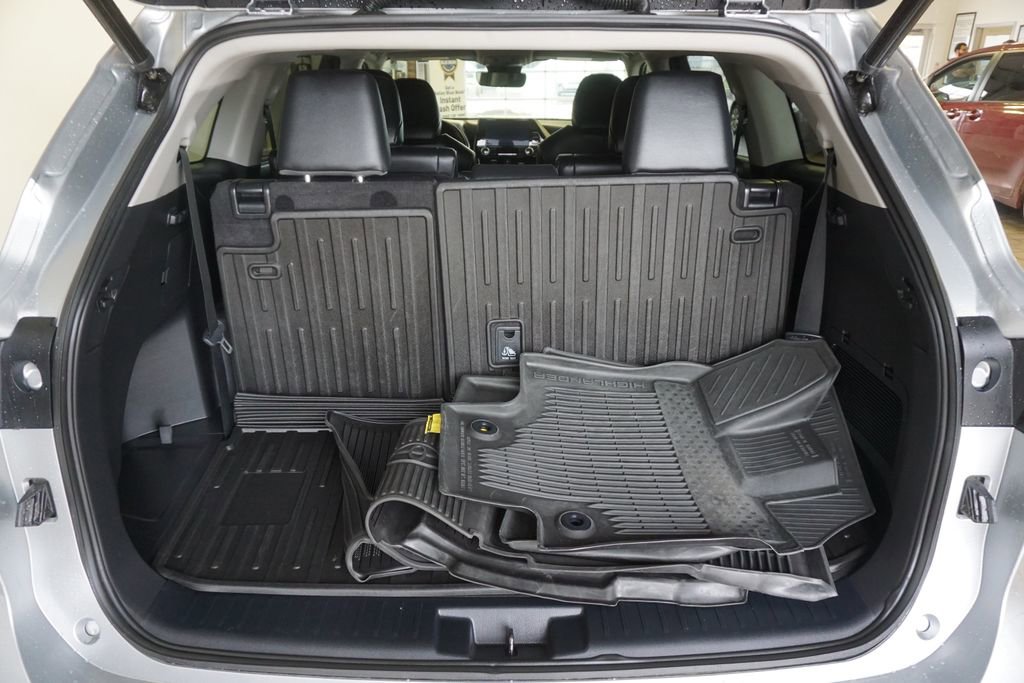 Used 2023 Toyota Highlander XLE AWD/4WD image 18