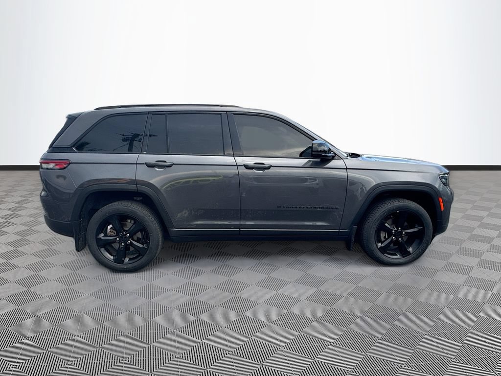 Used 2024 Jeep Grand Cherokee Altitude RWD image 5