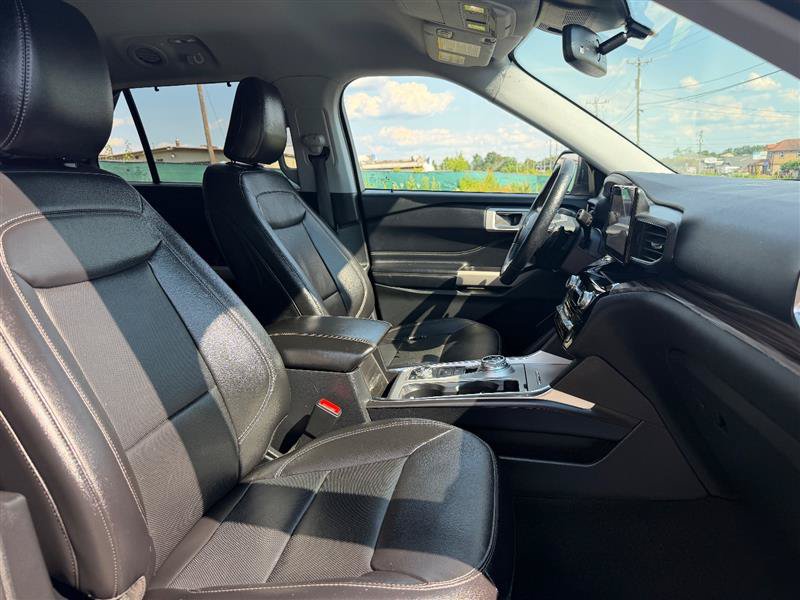 Used 2021 Ford Explorer Limited w/ Equipment Group 301A AWD/4WD image 29