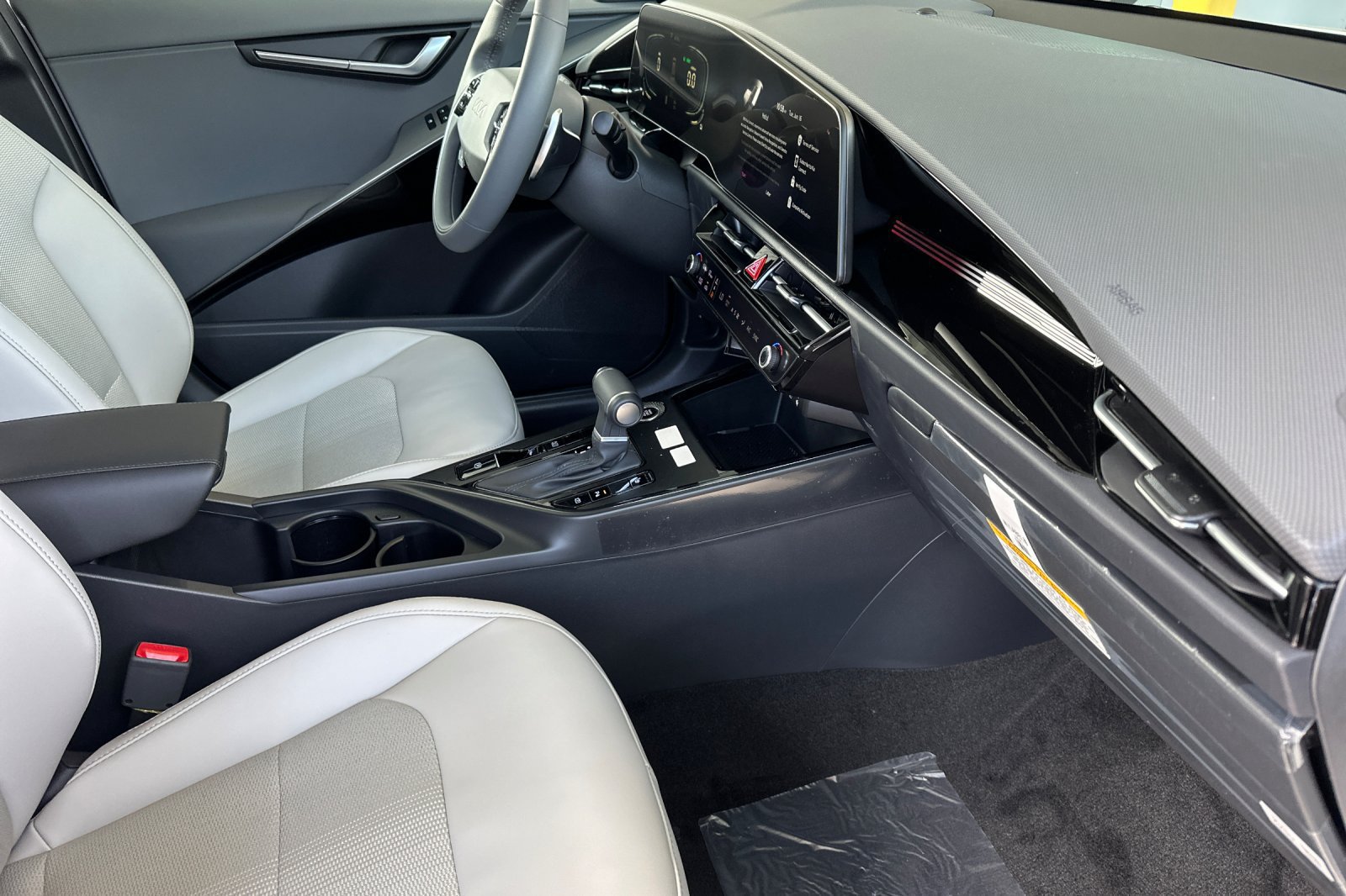 New 2026 Kia Niro EX FWD image 16