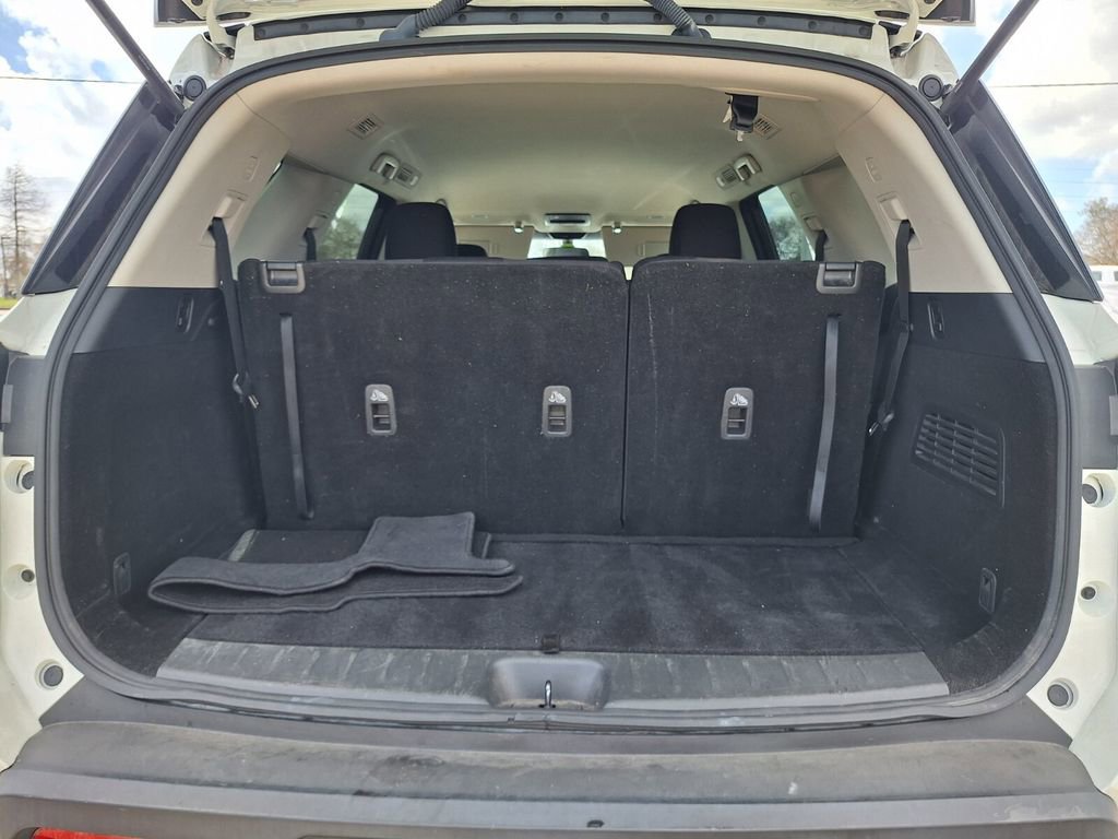 Used 2024 Nissan Pathfinder SV image 12