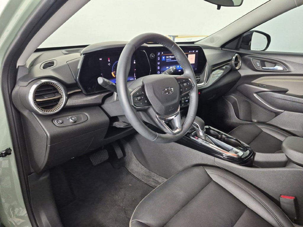 Used 2025 Chevrolet Trax ACTIV w/ Driver Confidence Package FWD image 18