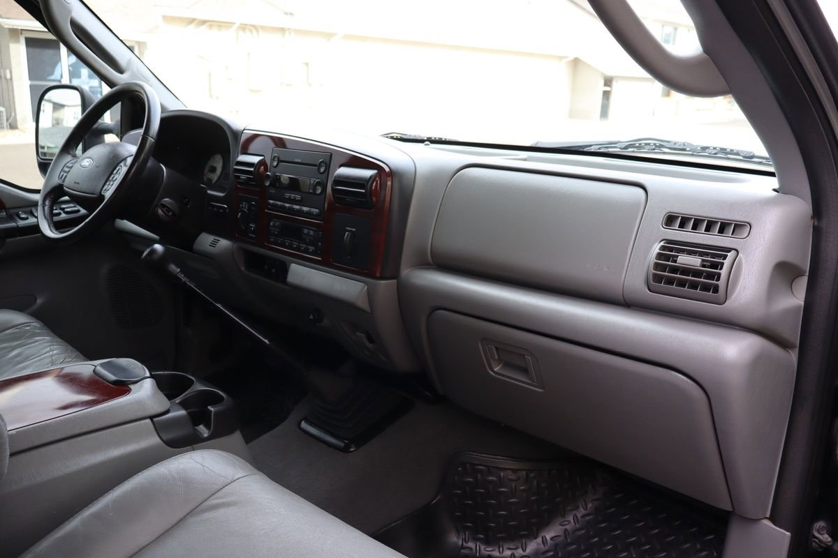 Used 2005 Ford F350 Lariat image 17