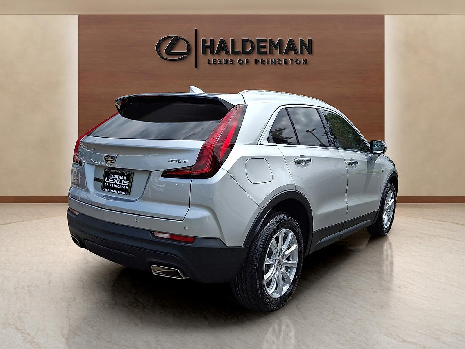 Used 2021 Cadillac XT4 Luxury w/ Cold Weather Package AWD/4WD image 6