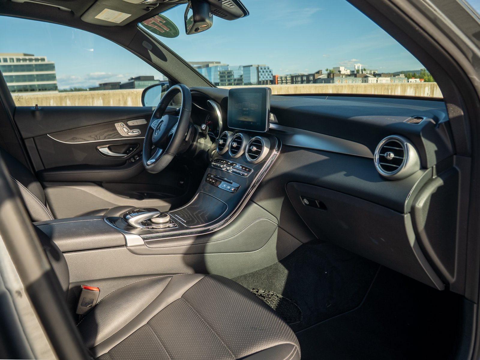Used 2017 Mercedes-Benz GLC 300 4MATIC image 28