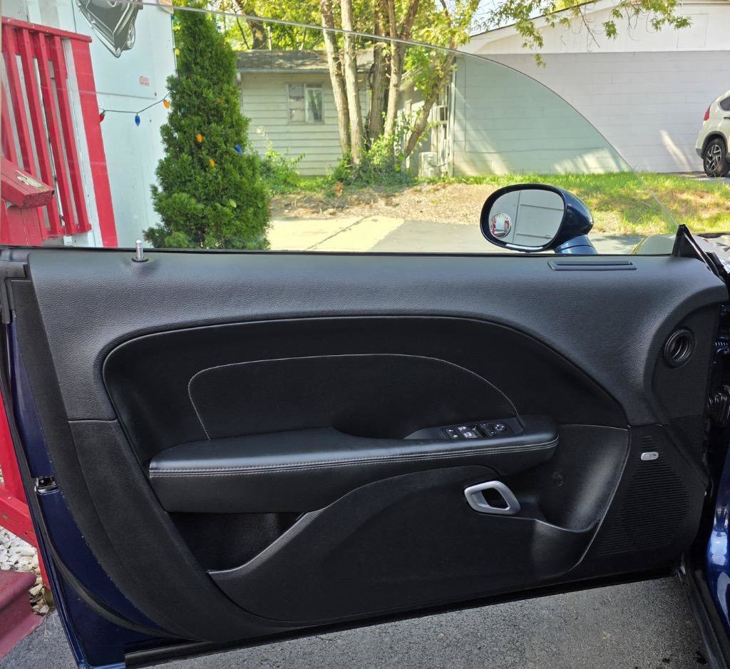 Used 2015 Dodge Challenger R/T Plus RWD image 9
