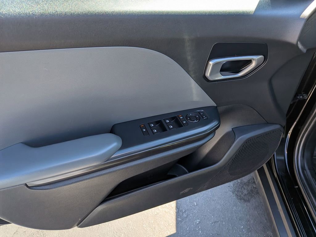 Used 2025 Kia K4 LXS image 11