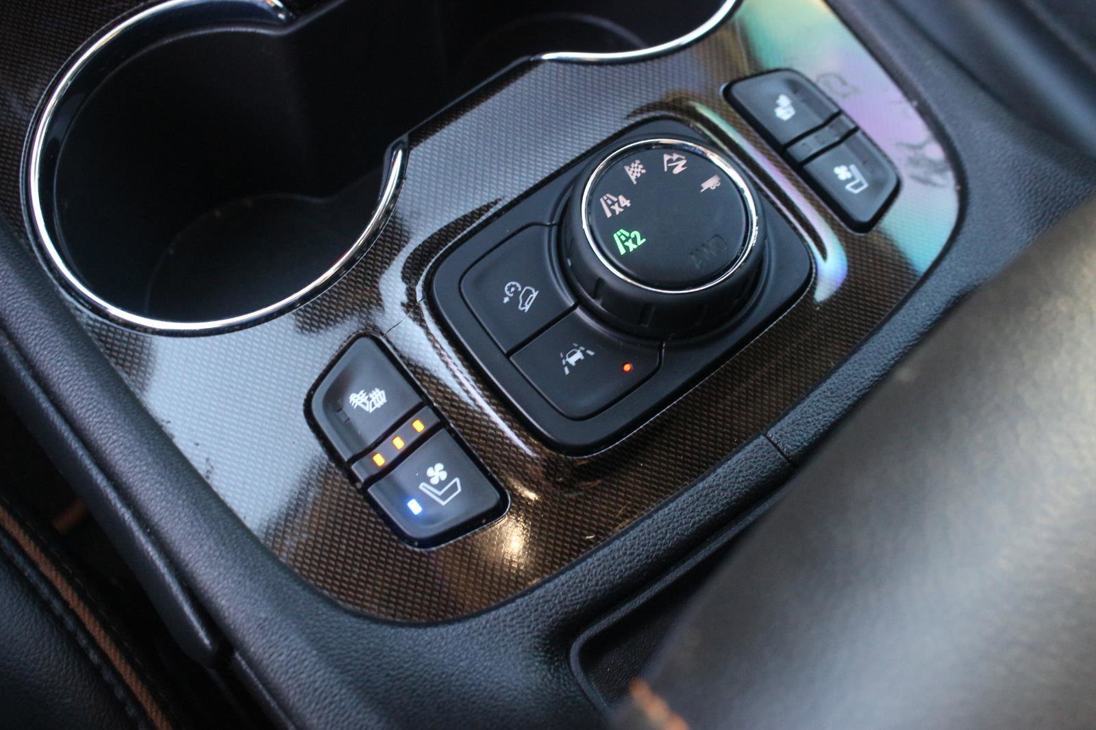 Used 2022 GMC Acadia AT4 w/ Technology Package image 30