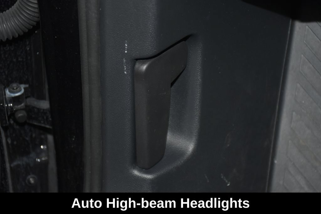 Used 2025 Volkswagen Atlas Cross Sport SE FWD image 16