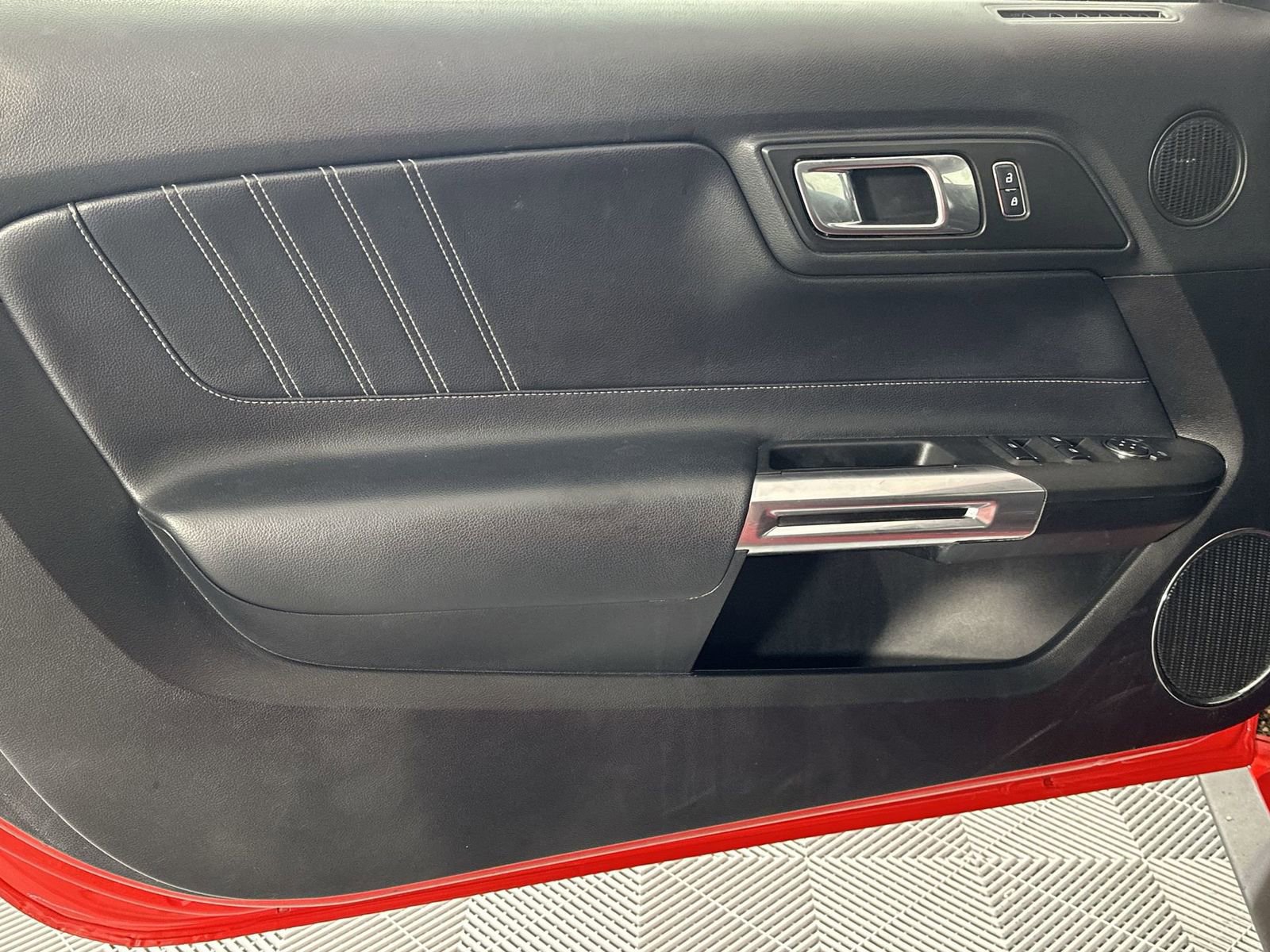 Used 2018 Ford Mustang Premium image 28