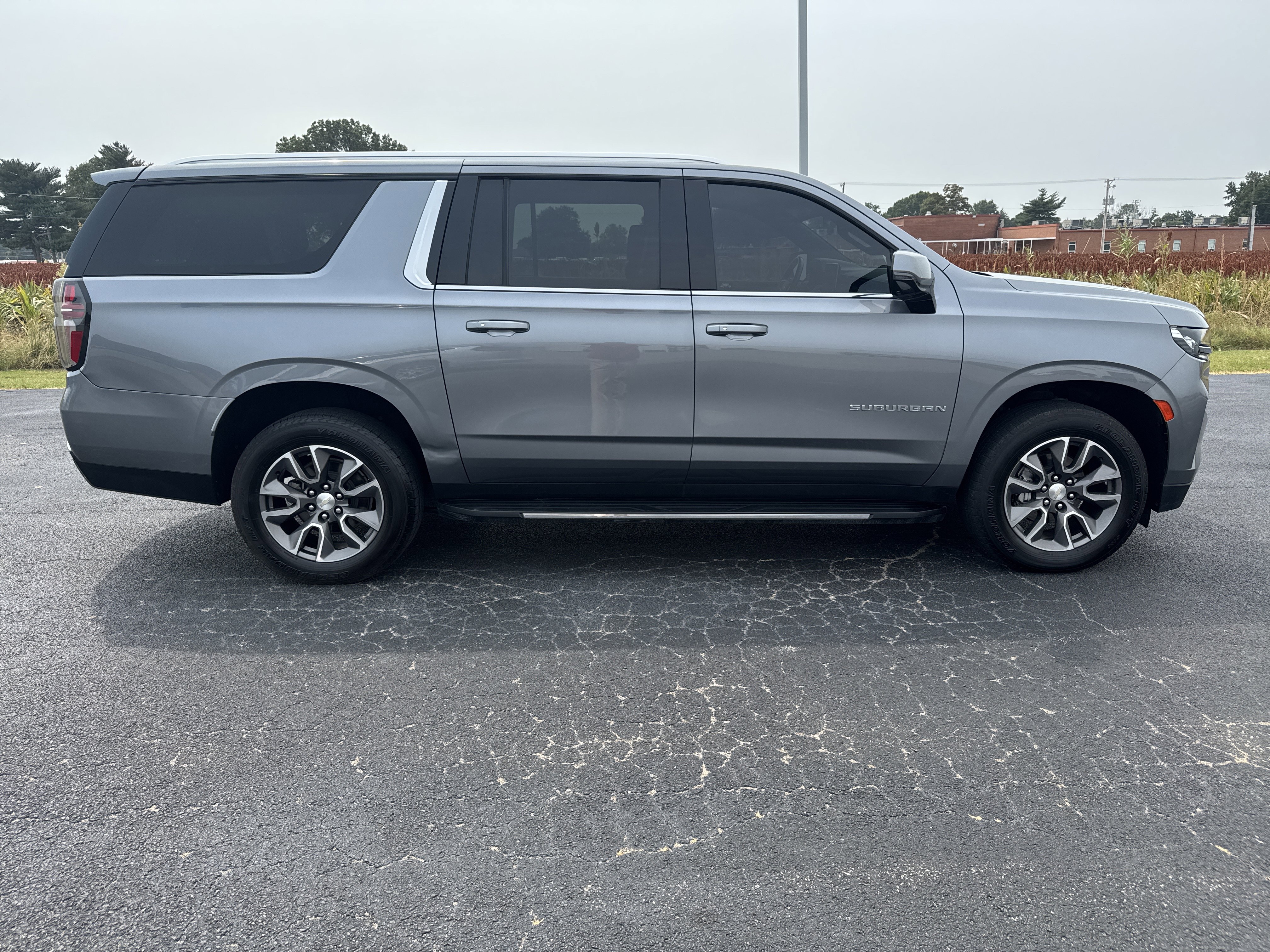 Used 2022 Chevrolet Suburban LT w/ Luxury Package image 6