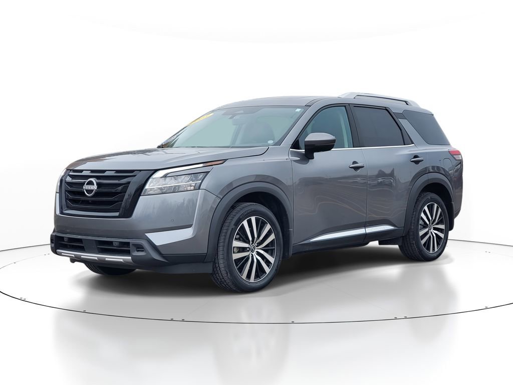 Used 2023 Nissan Pathfinder Platinum image 2