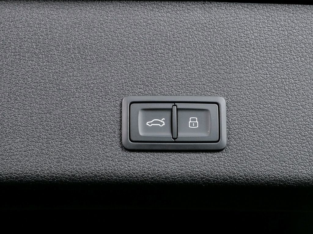 Used 2024 Audi Q8 e-tron Prestige w/ Prestige Package image 33