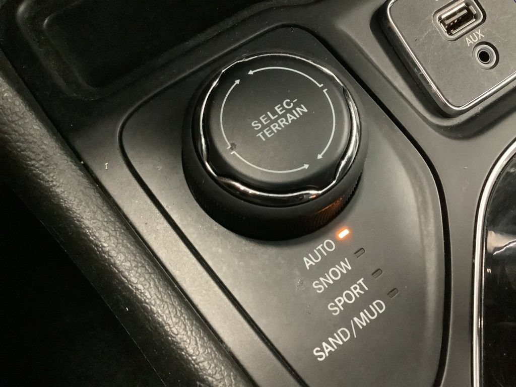 Used 2019 Jeep Cherokee Limited AWD/4WD image 11