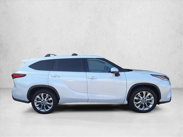 Used 2023 Toyota Highlander Limited image 4