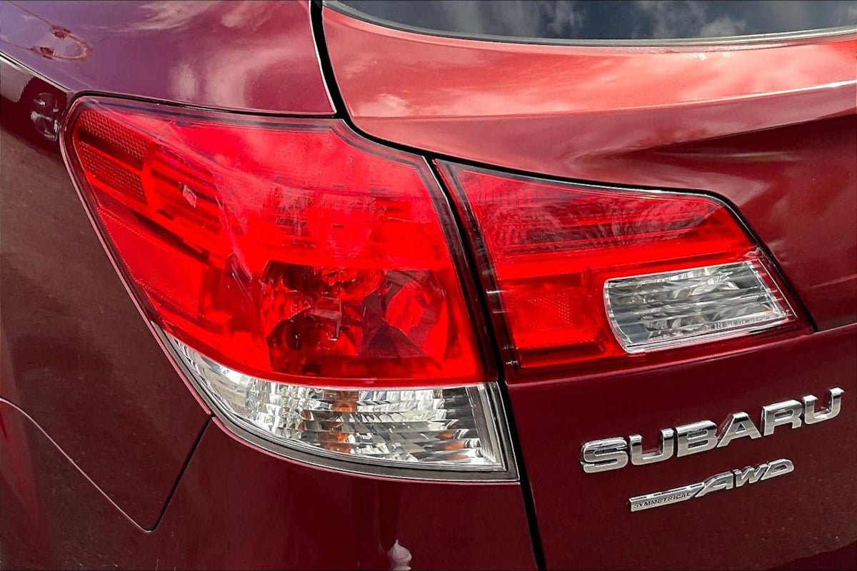 Used 2012 Subaru Outback 2.5i Premium AWD/4WD image 22