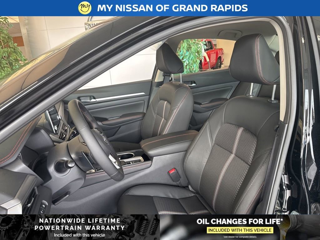 New 2025 Nissan Altima 2.5 SR image 11