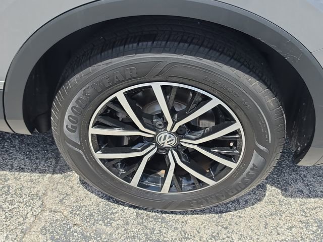 Used 2021 Volkswagen Tiguan SE w/ Panoramic Sunroof Package FWD image 7