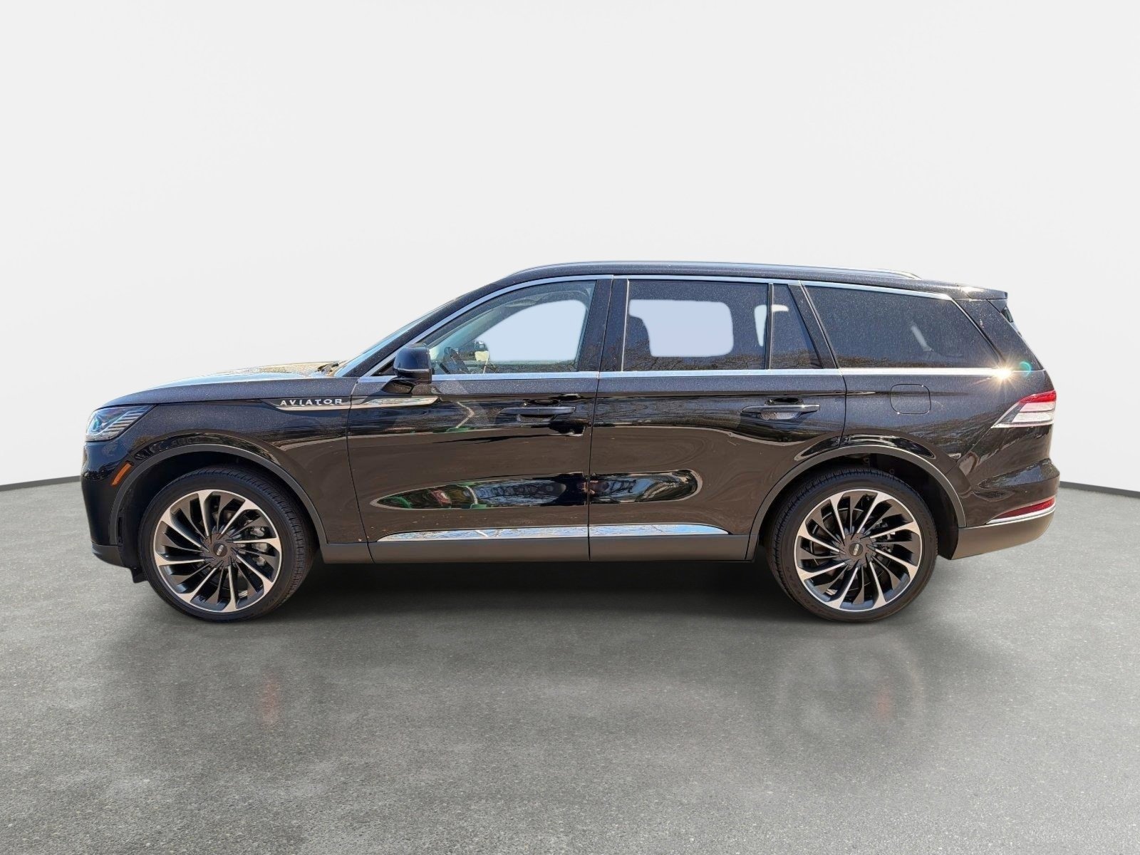 Used 2025 Lincoln Aviator Reserve w/ Equipment Group 201A AWD/4WD image 6