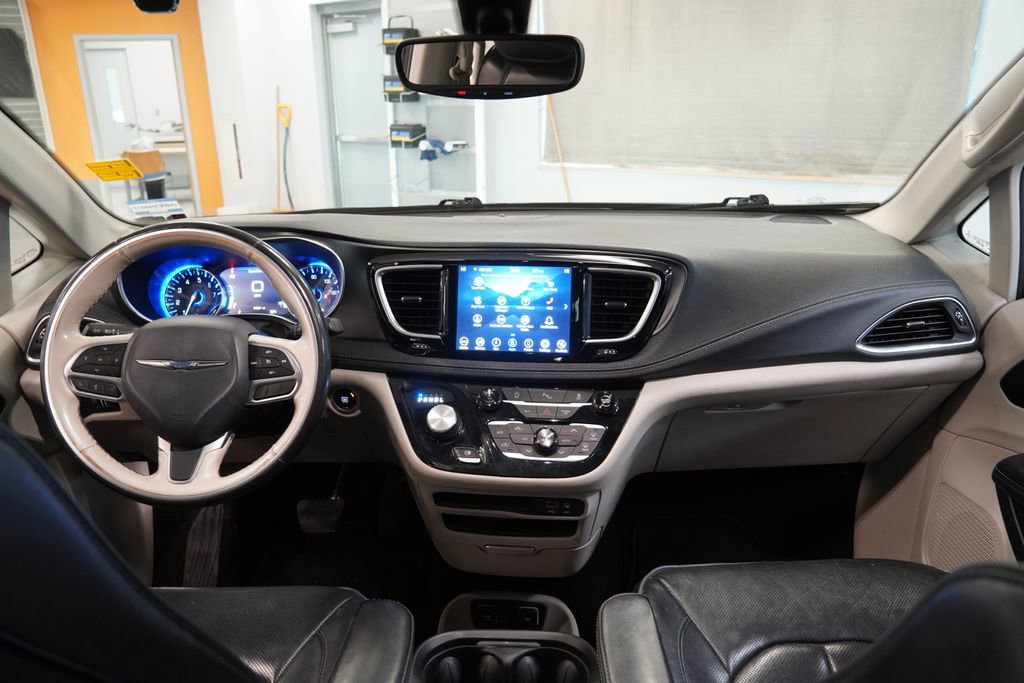 Used 2020 Chrysler Pacifica Limited FWD image 20
