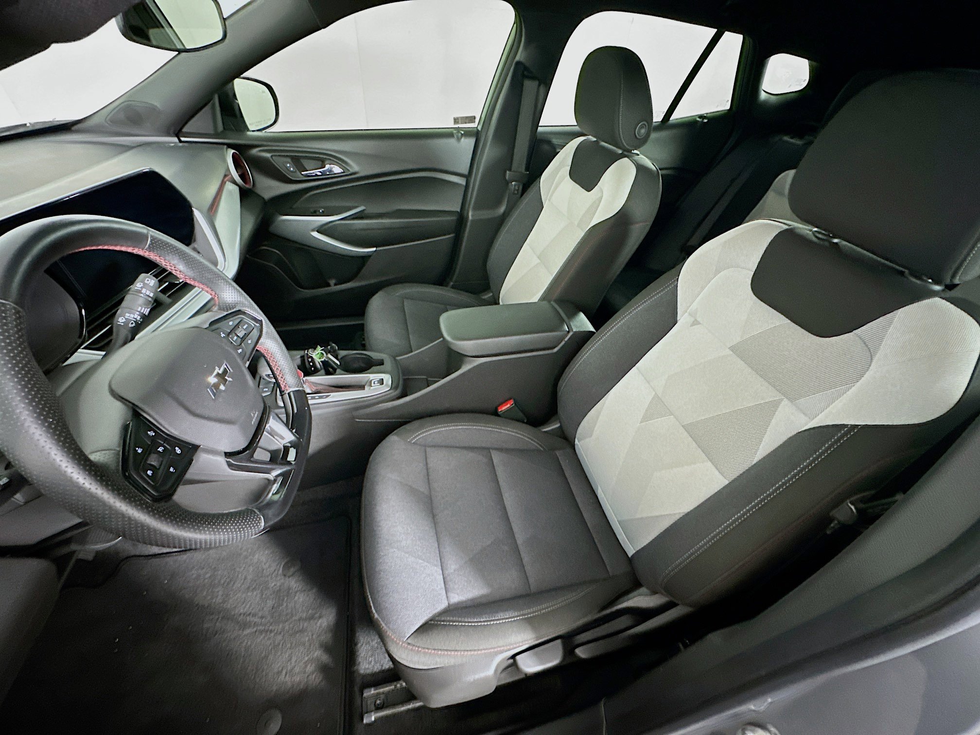 Used 2024 Chevrolet Trax RS w/ Driver Confidence Package FWD image 13