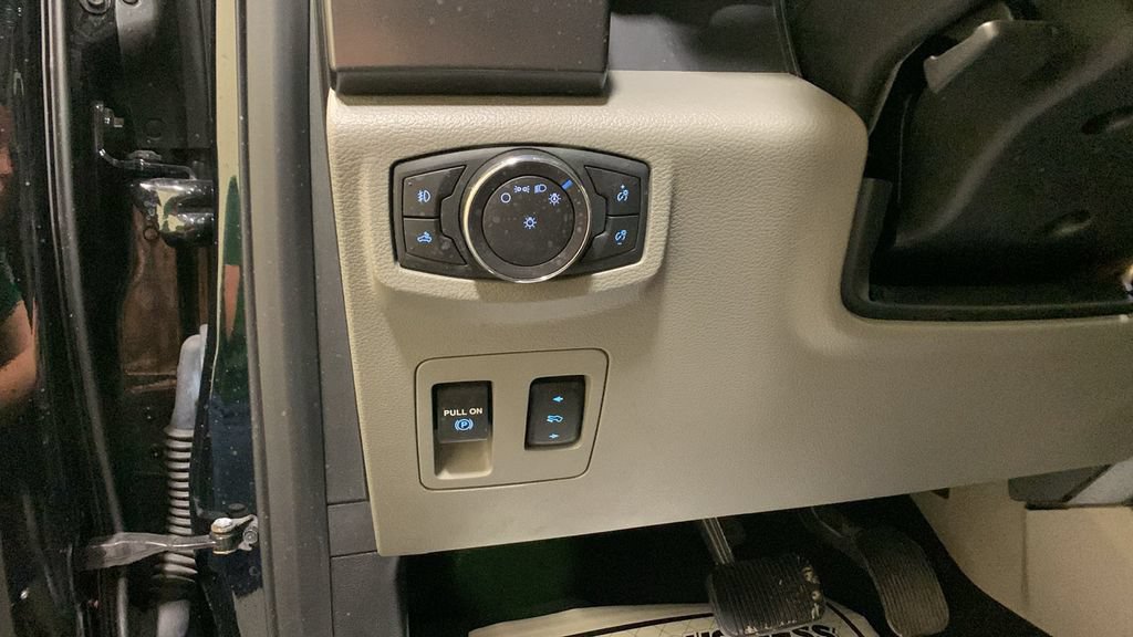 Used 2018 Ford F150 XLT w/ Equipment Group 302A Luxury AWD/4WD image 31