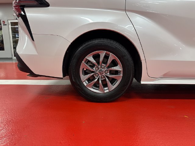 Certified 2025 Toyota Sienna XLE FWD image 29