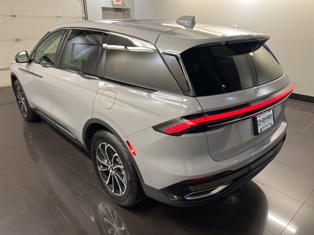 Used 2026 Lincoln Nautilus Premier w/ Equipment Group 102A image 4