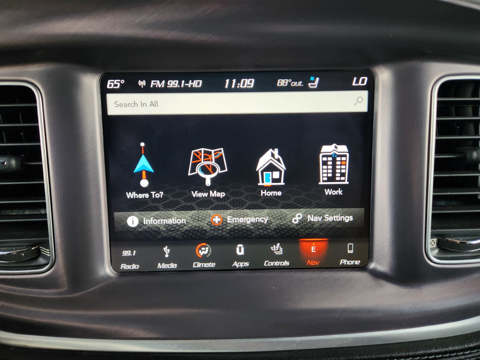 Used 2019 Dodge Charger Scat Pack w/ Technology Group RWD image 17
