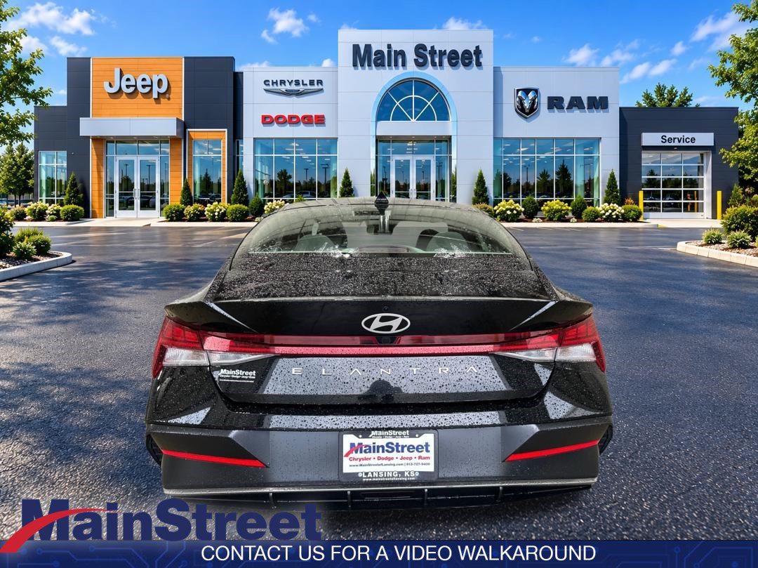 Used 2025 Hyundai Elantra SEL FWD image 4