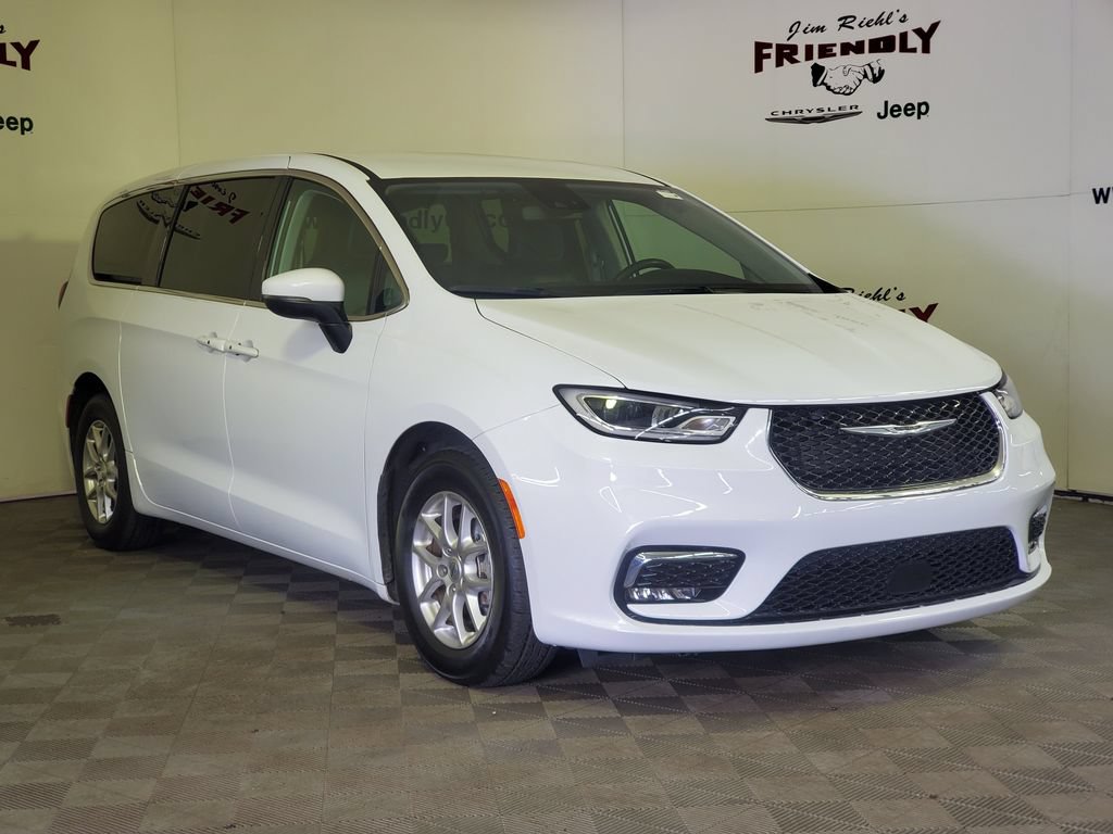 Used 2023 Chrysler Pacifica Touring-L FWD video 2