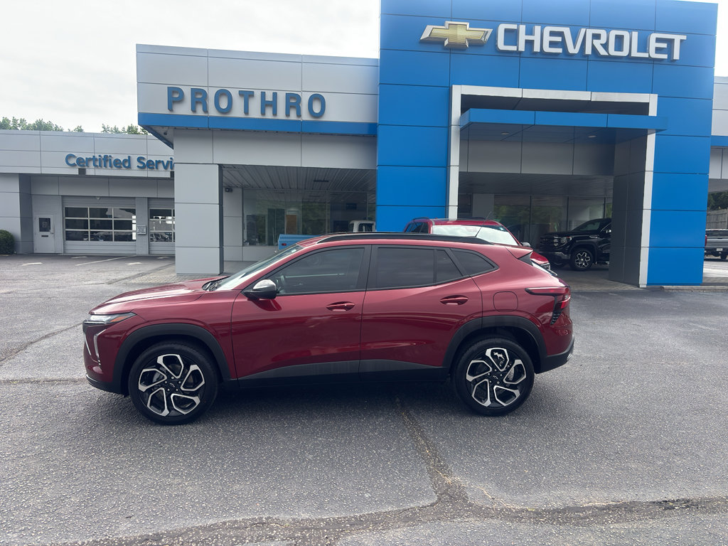 Used 2025 Chevrolet Trax RS w/ Driver Confidence Package FWD image 1