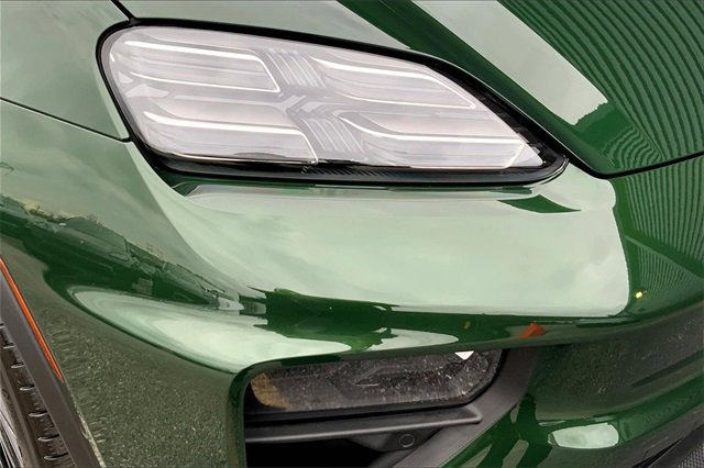 Used 2025 Porsche Macan Electric image 18