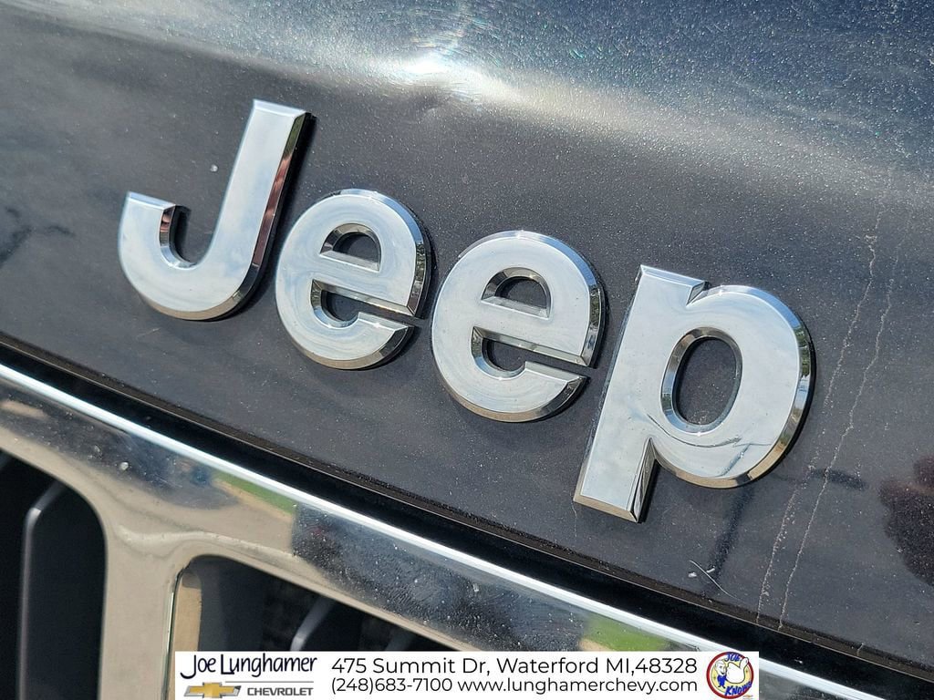 Used 2013 Jeep Grand Cherokee Laredo AWD/4WD image 28