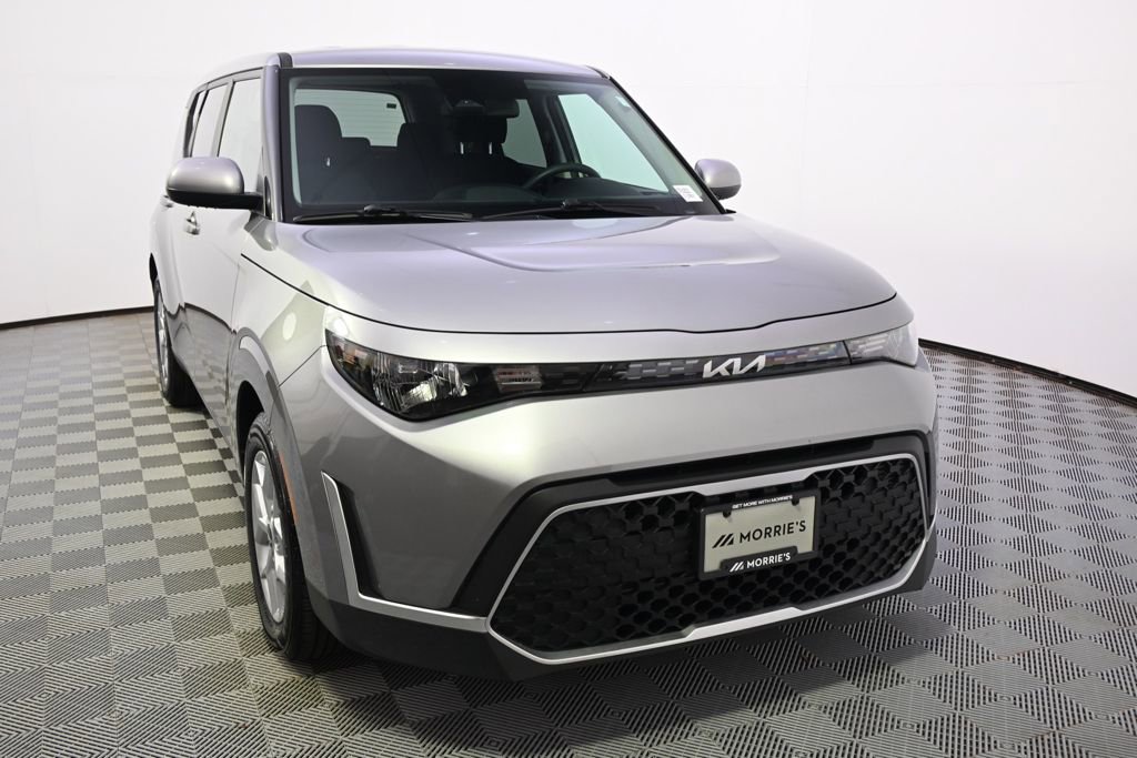 Used 2025 Kia Soul LX w/ LX Technology Package FWD image 9