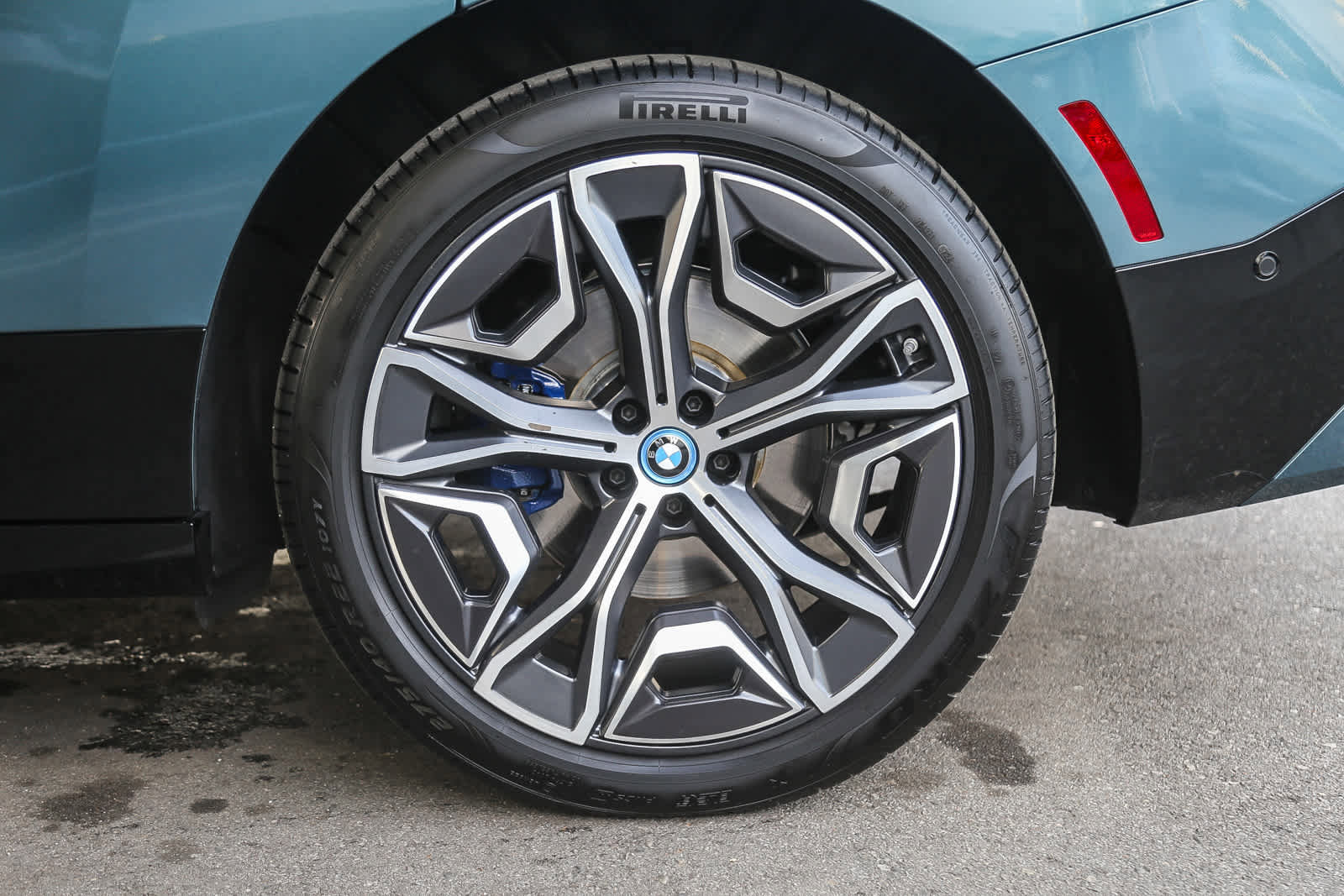 Used 2025 BMW iX xDrive50 w/ Premium Package image 8