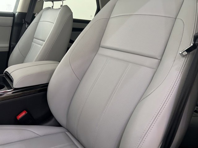 Used 2025 Land Rover Range Rover Evoque S image 19