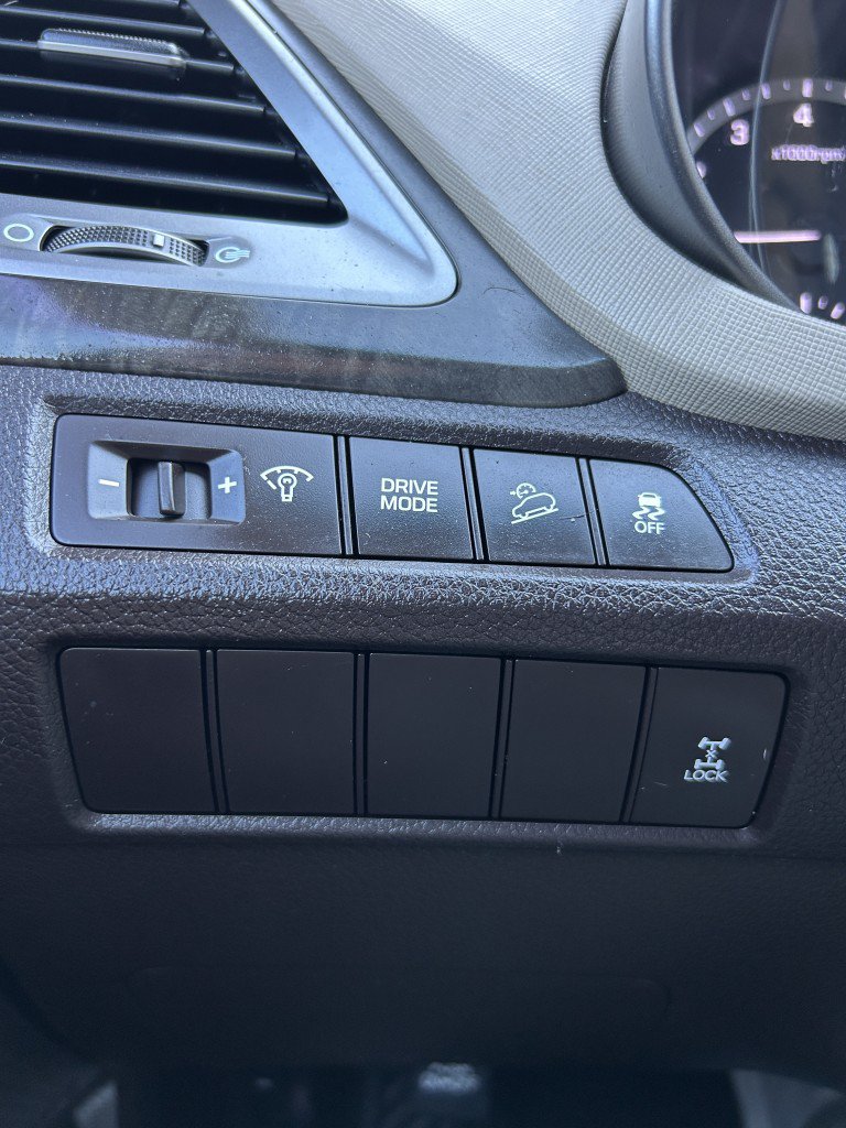 Used 2017 Hyundai Santa Fe Sport AWD/4WD image 17