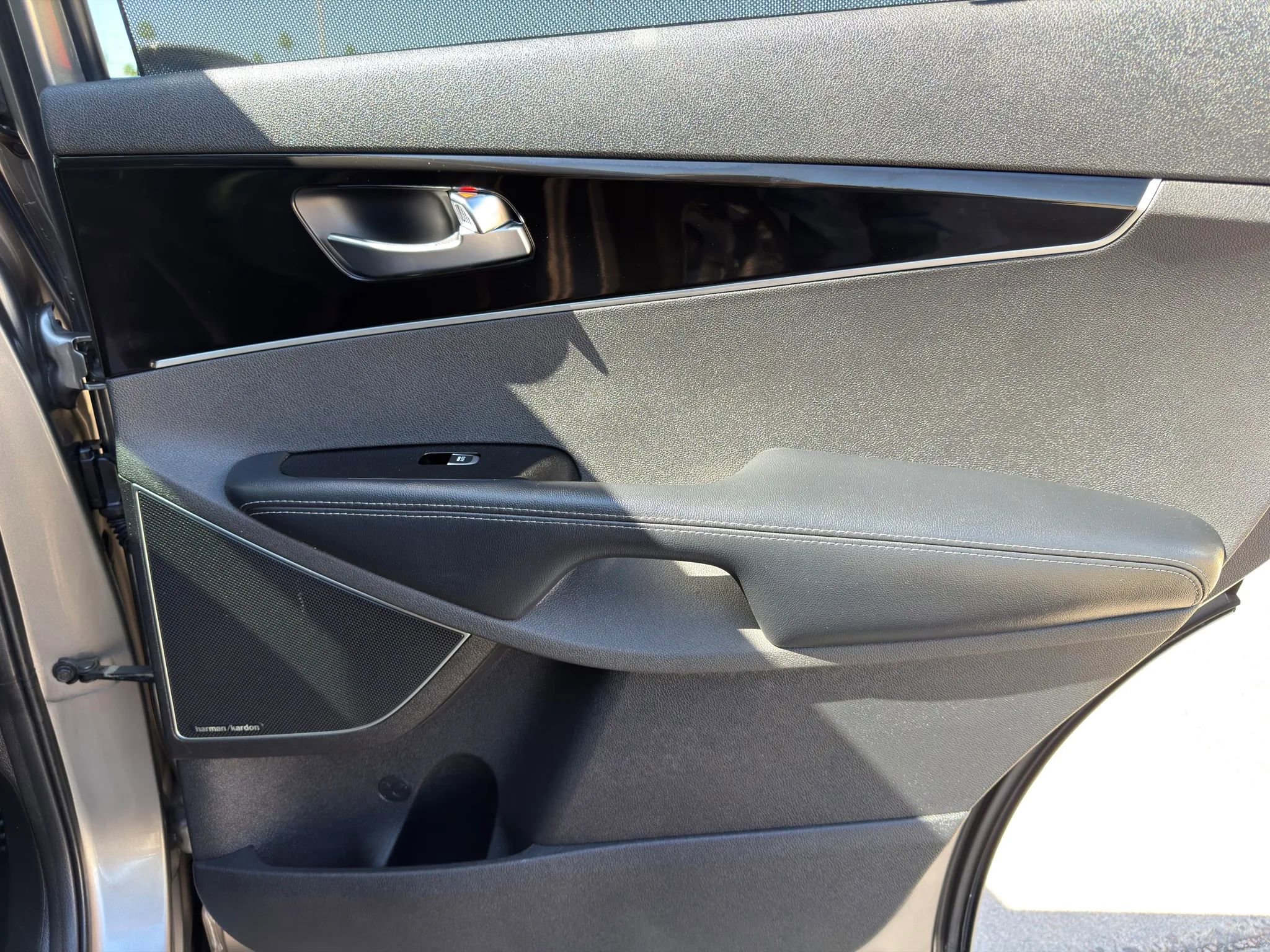 Used 2019 Kia Sorento SX image 28