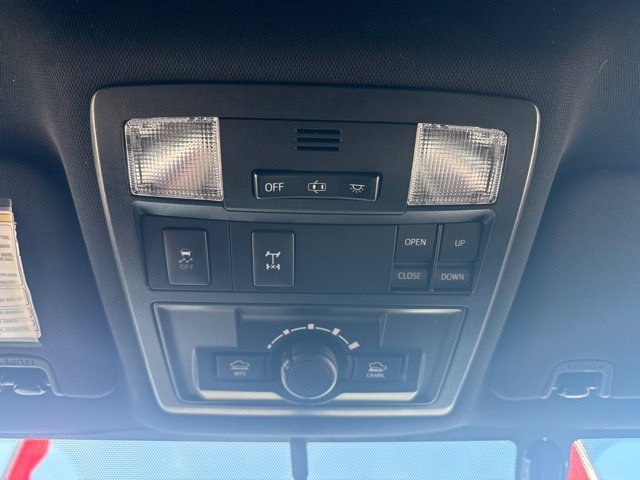 Used 2017 Toyota Tacoma TRD Off-Road w/ Premium & Technology Package AWD/4WD image 37