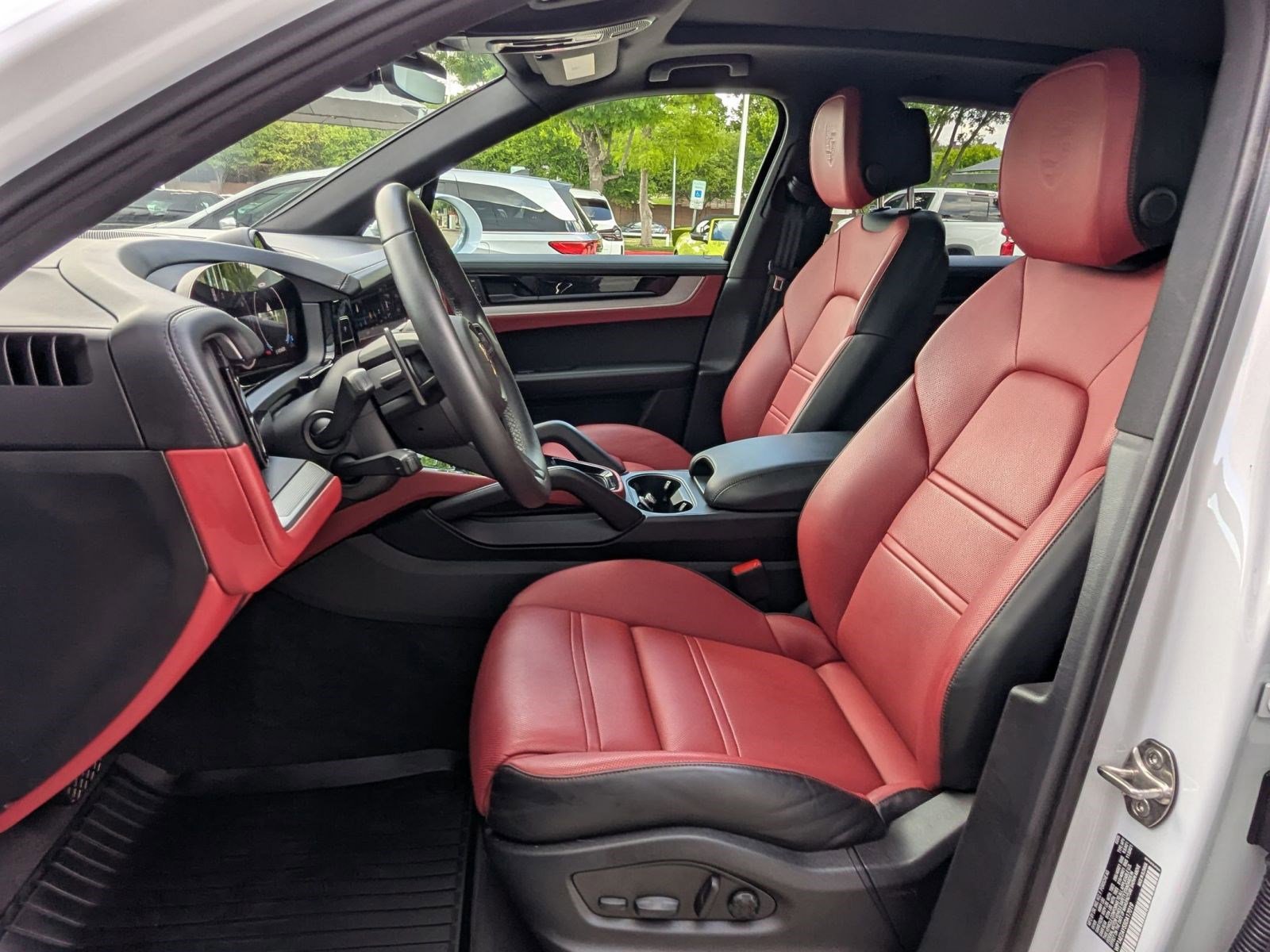 Certified 2025 Porsche Cayenne E-Hybrid image 5