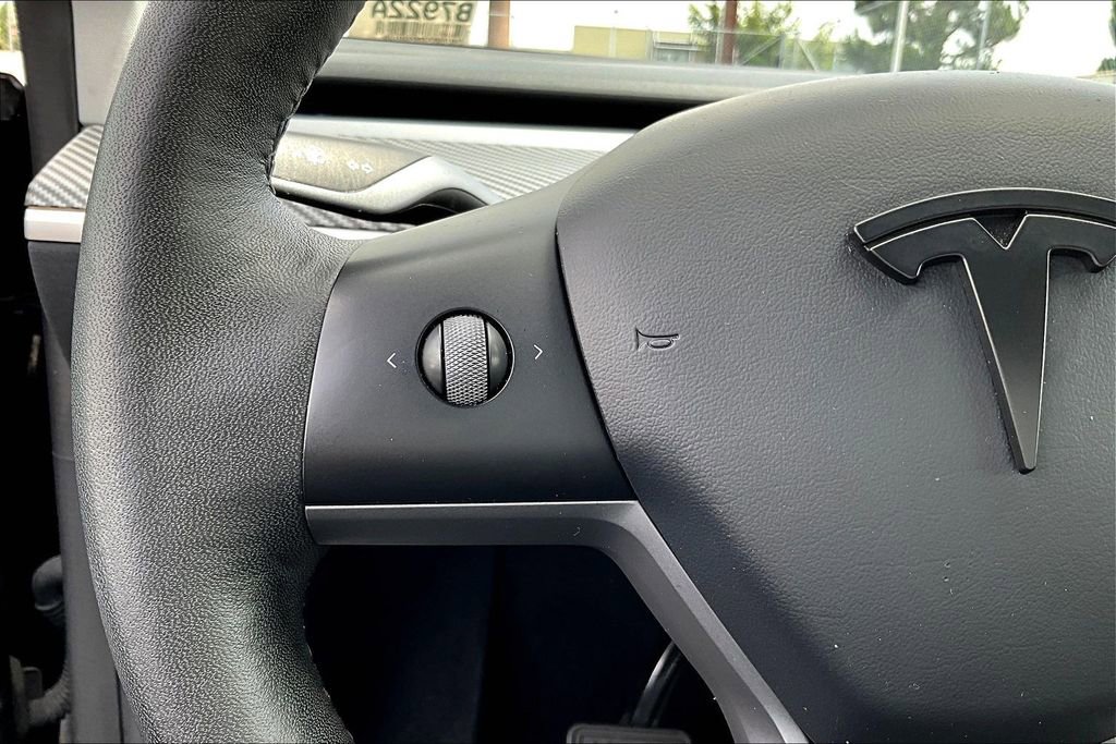 Used 2022 Tesla Model Y Long Range AWD/4WD image 9