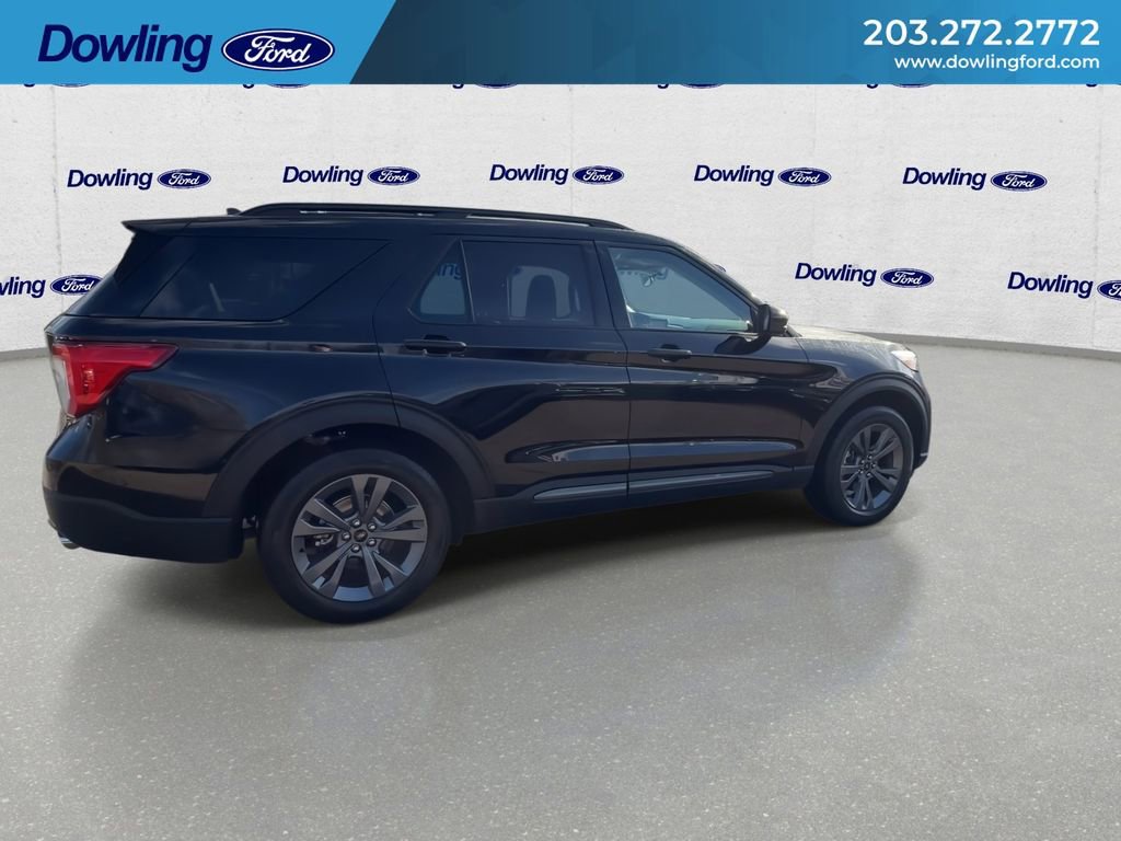 Used 2022 Ford Explorer XLT w/ Equipment Group 202A image 3