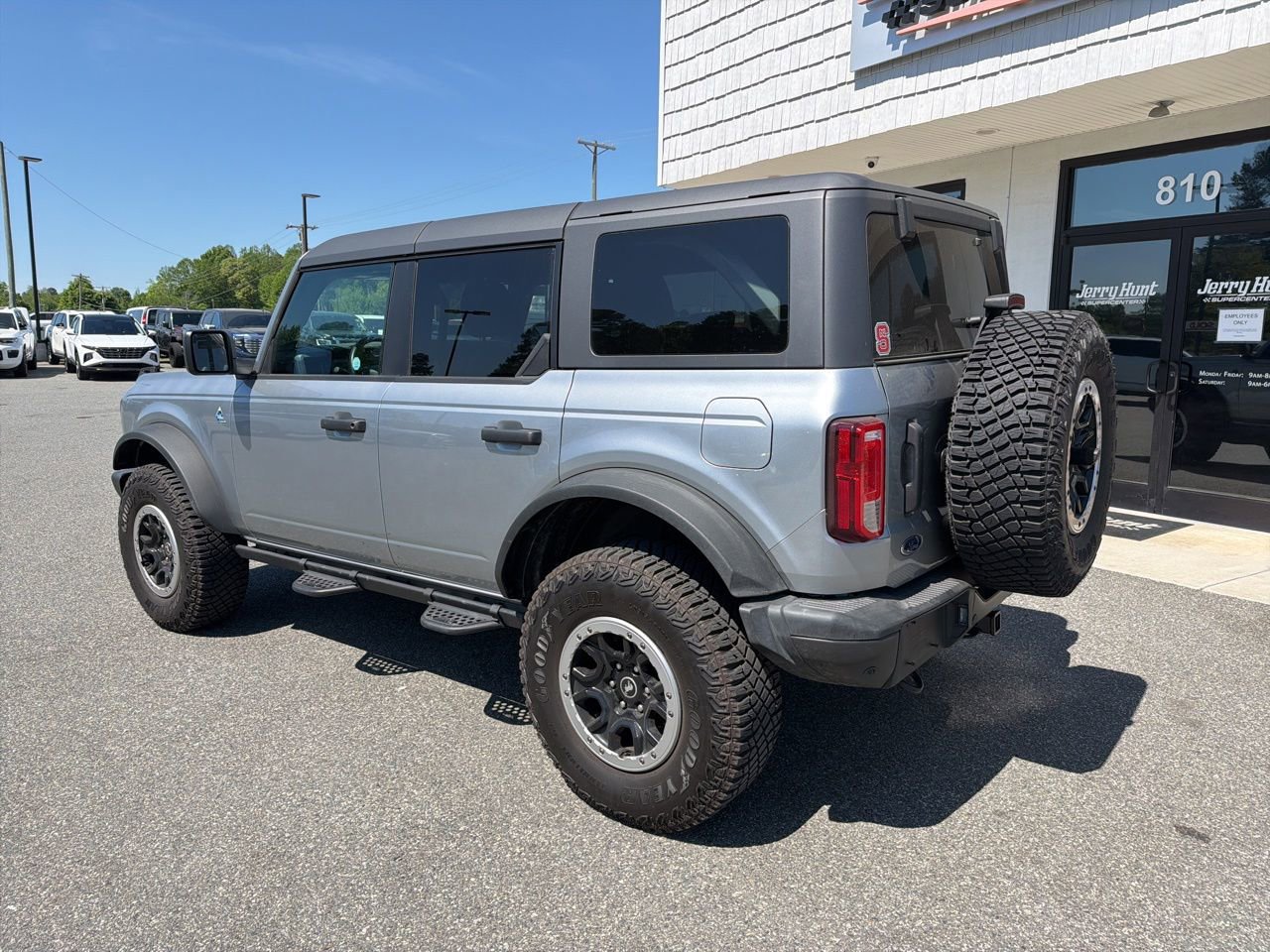 Used 2023 Ford Bronco Black Diamond w/ Sasquatch Package image 6