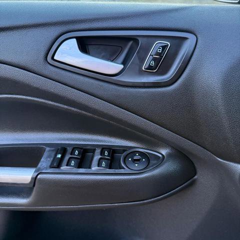 Used 2015 Ford Escape SE image 15