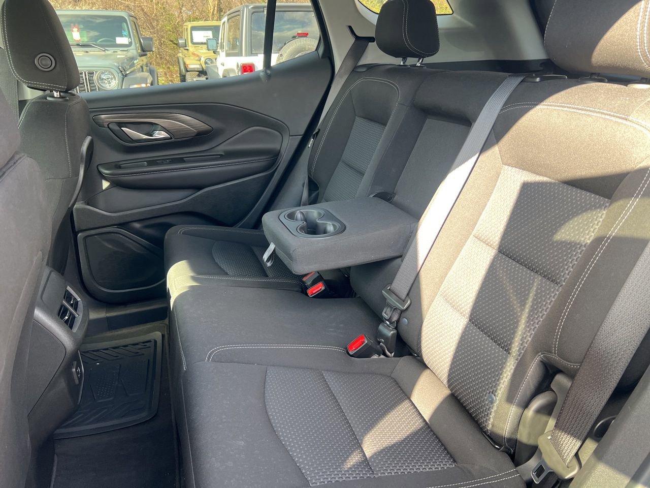 Used 2022 GMC Terrain SLE w/ Driver Convenience Package image 18